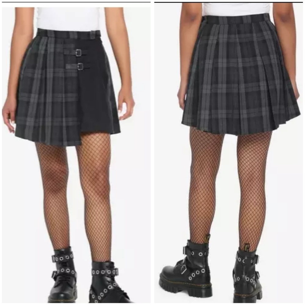 Hot Topic Plaid Pleated Wrap Front Mini Skirt w/Faux Leather Buckles, EUC!